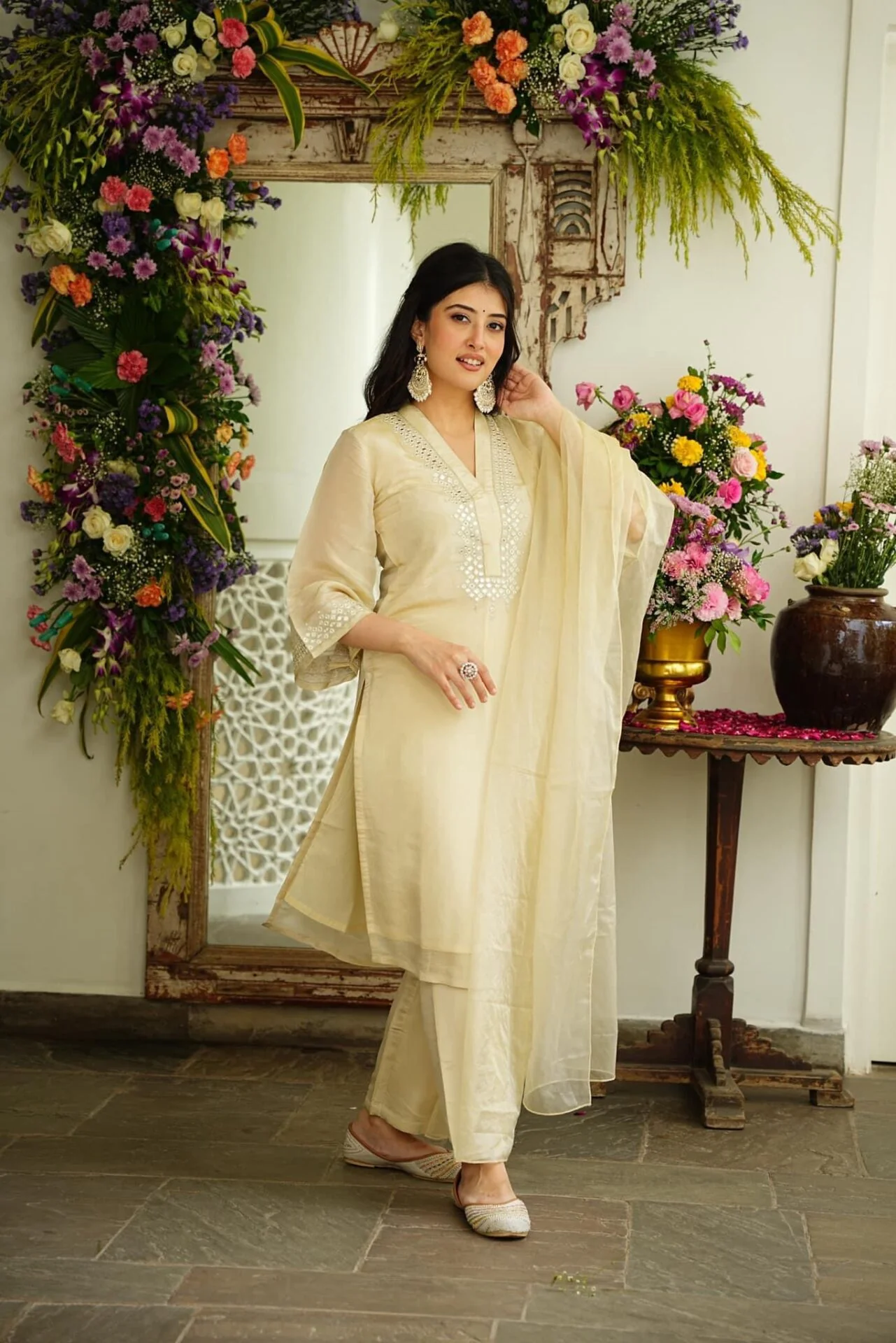 NIMISHA ELEGANT COSMOS SET